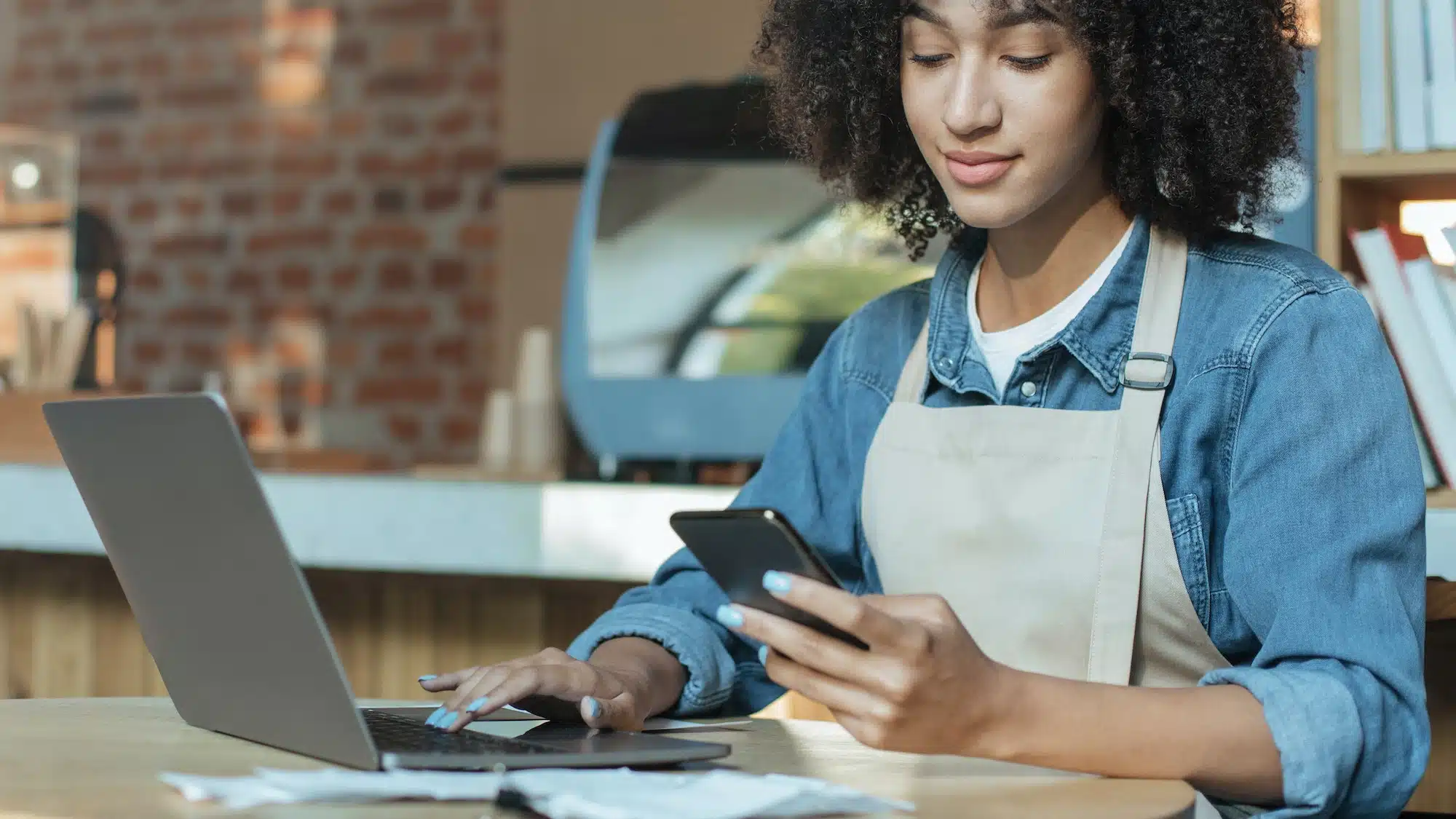 Owner of coffee business works in accounting with social media
